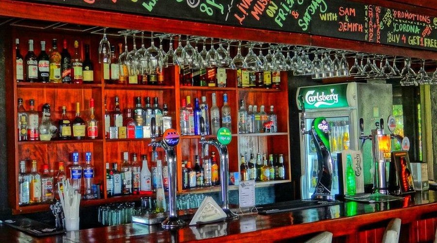 🍸 Bar for Rent